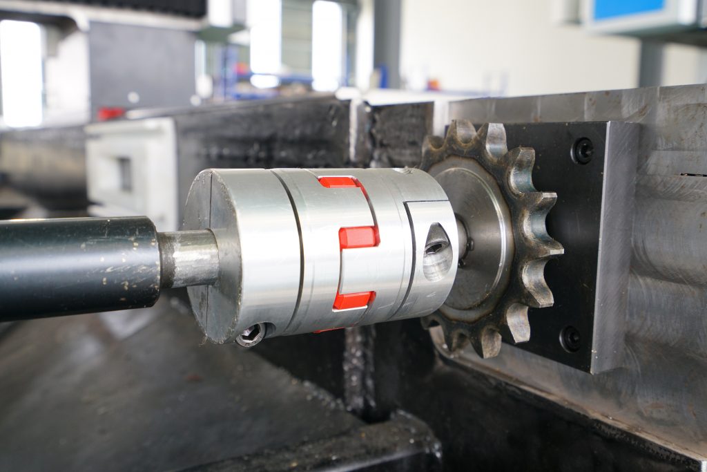 macchina da taglio laser in fibra di metallo cnc per taglio laser per lamiera di ferro acciaio alluminio rame